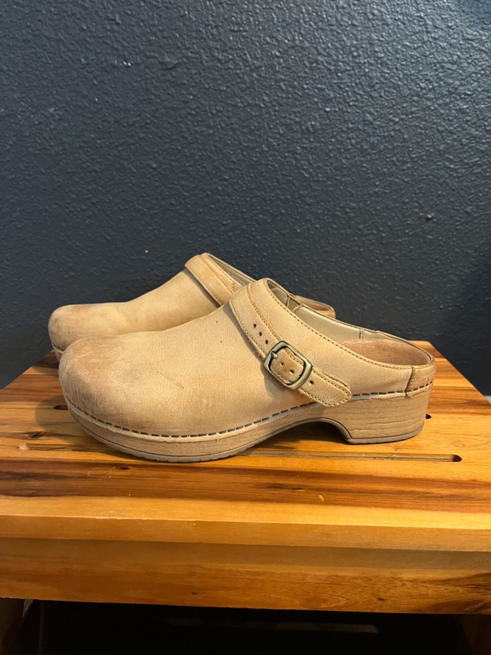Dansko Tan Leather Clogs size 38 - Backless Leather Clogs with Buckle - NWOT